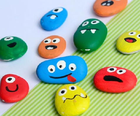 Las manualidades con piedras dan mucho más juego del que imaginas. ¿Sabes la cantidad de cosas que podemos hacer con unas simples rocas? Decoraciones para casa, juegos para los niños… ¡mira todas las ideas que tenemos para hacer manualidades con piedras! Sólo necesitarán piedras preferiblemente planas o con la forma que necesites para crear algo. […]